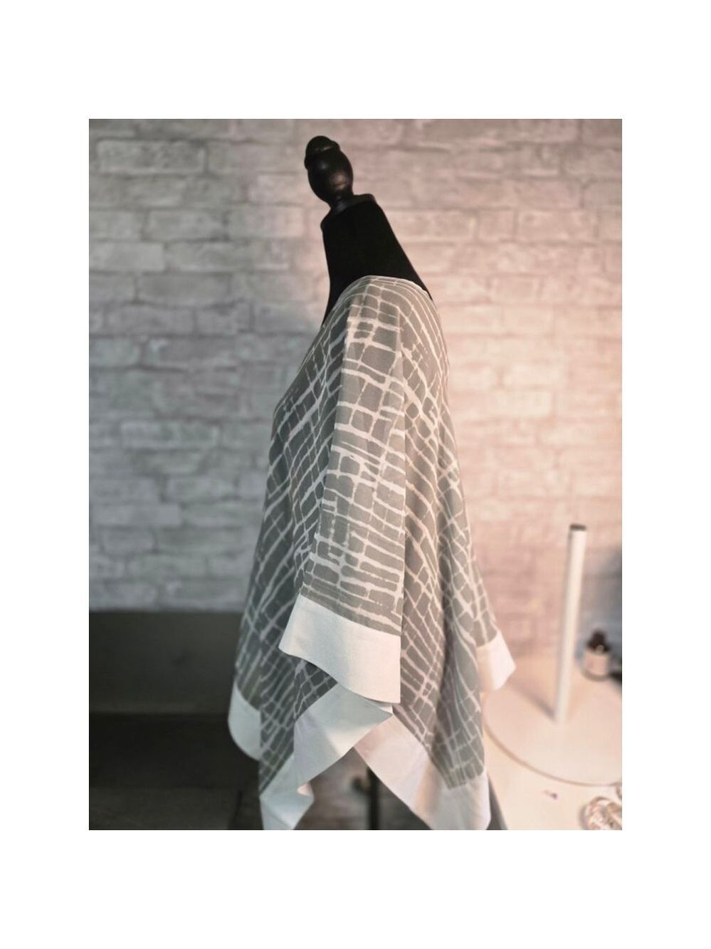 Wynne Layers Gray White Abstract Tunic Top 1X - Picture 5 of 12